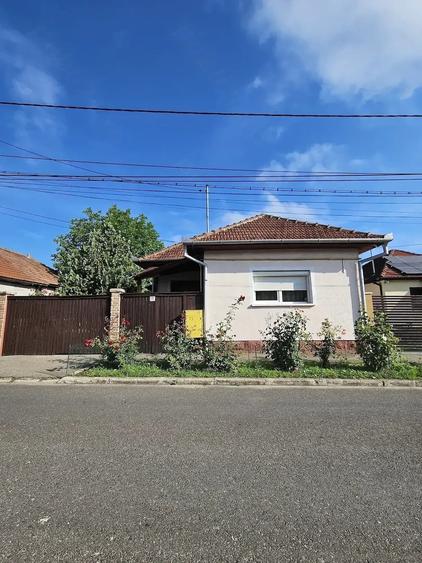 Casă cu 3 camere cu Teren 360 Mp în Ceangăi