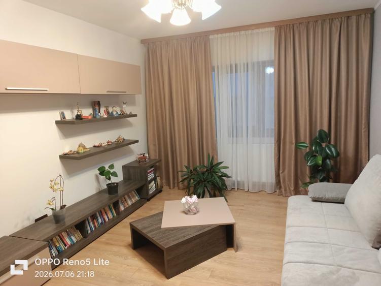 Apartament cu 3 camere decomandat în Exterior Vest