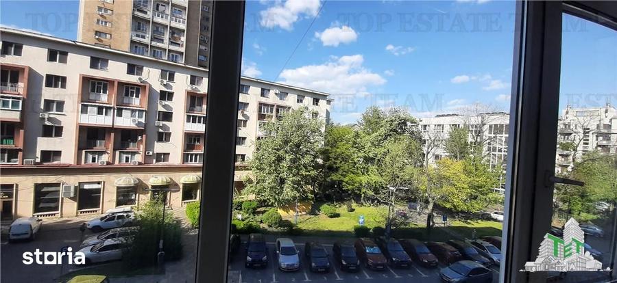 Apartament cu 3 camere semidecomandat, mobilat în Centrul Civic