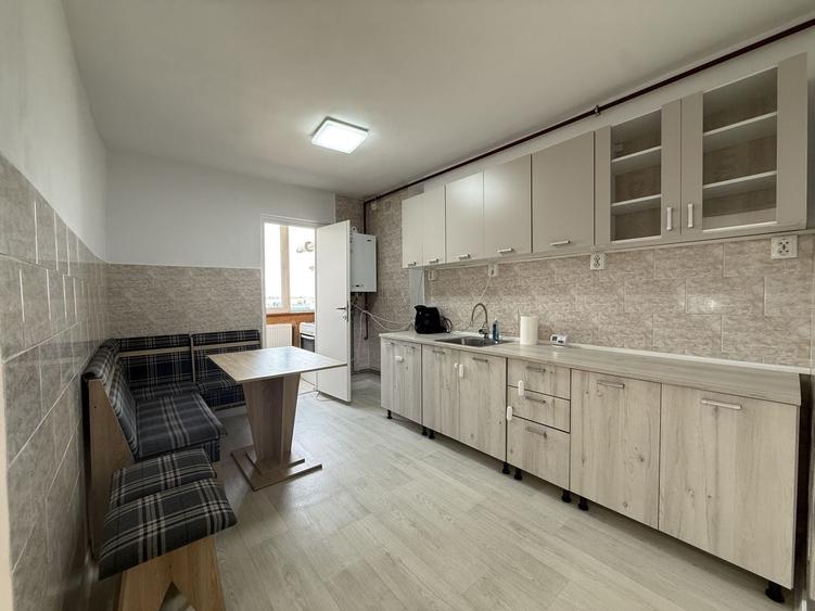 Apartament cu 3 camere decomandat, mobilat în Aradul Nou