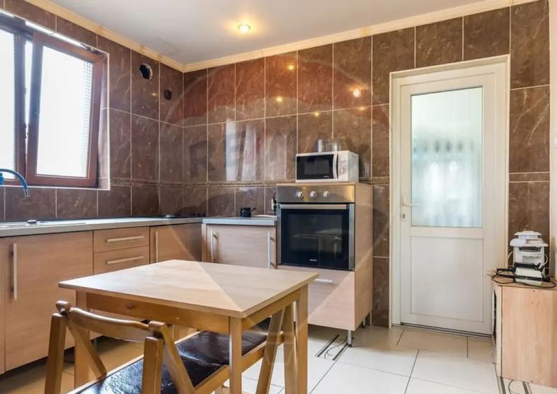 Casă cu 6 camere cu Teren 1007 Mp în Central