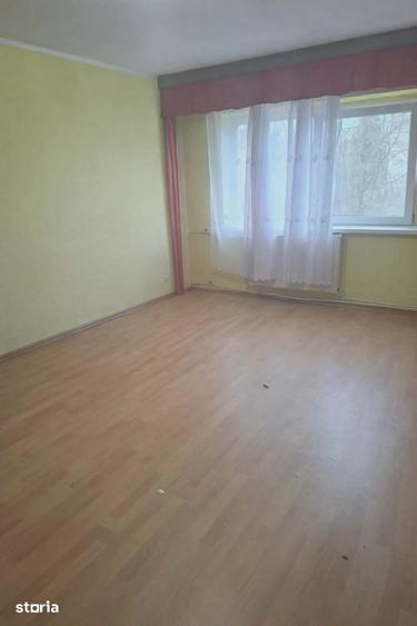 Apartament cu 3 camere în Decebal