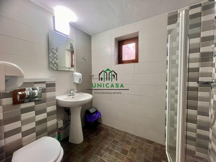 Casă individuală cu 6 camere cu Canalizare în Central
