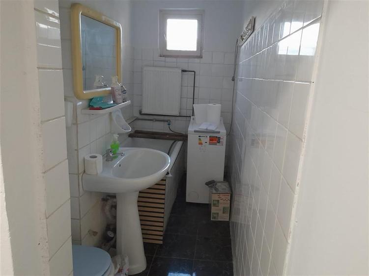 Apartament cu 3 camere semidecomandat în Dacia