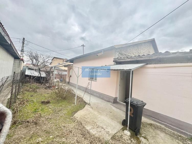 Casă individuală cu 3 camere cu Canalizare în Casa Cărții