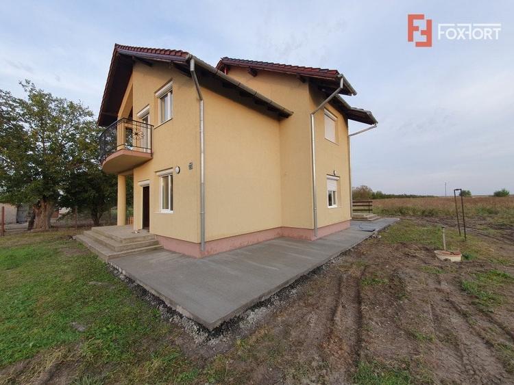 Casă individuală cu 5 camere cu Canalizare în Central