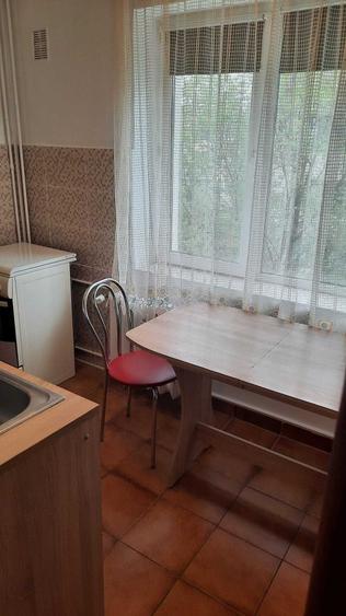 Garsonieră decomandată în Titan