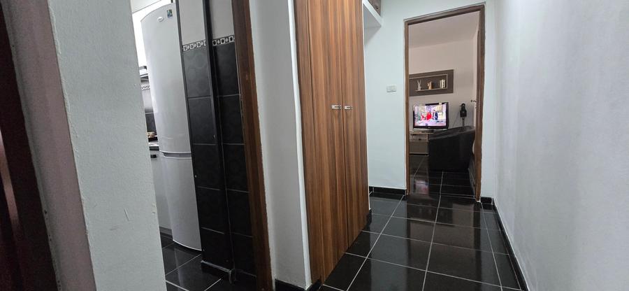 Apartament cu 3 camere semidecomandat, mobilat în Micro 5