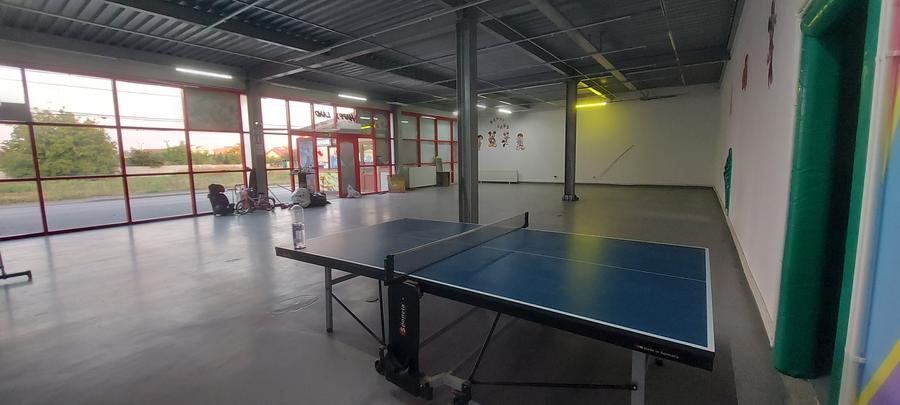 Spațiu comercial, de 360 mp, în Vest