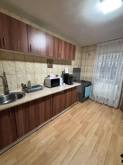 Apartament cu 3 camere decomandat, mobilat în Burdujeni