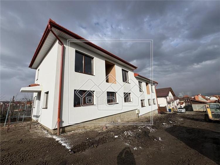 Duplex cu 4 camere cu Canalizare în Șura Mică