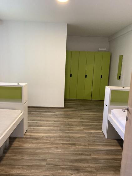 Apartament cu 4 camere decomandat în Exterior Vest