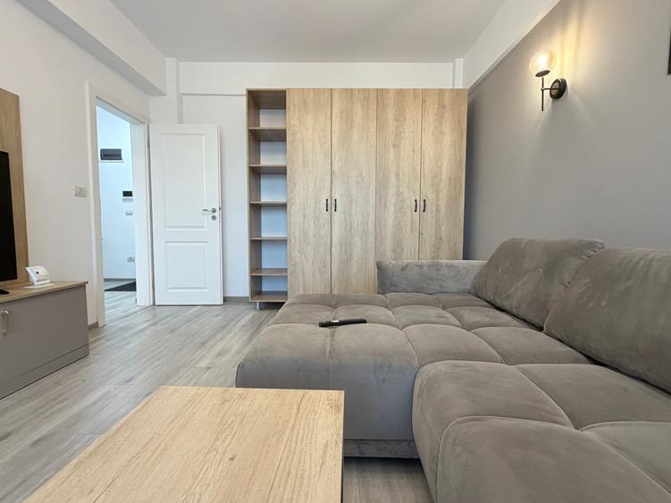 Apartament cu 2 camere decomandat în Girocului
