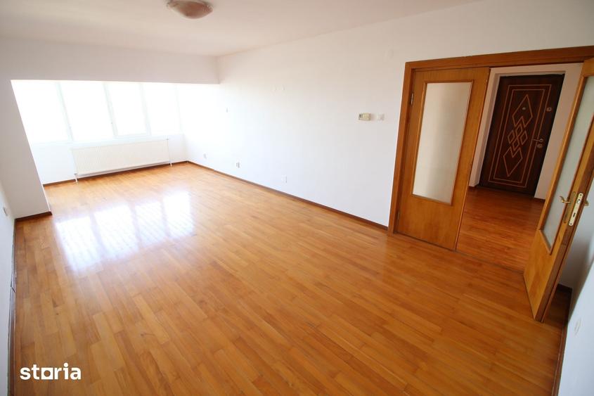 Apartament cu 3 camere decomandat în Faleză