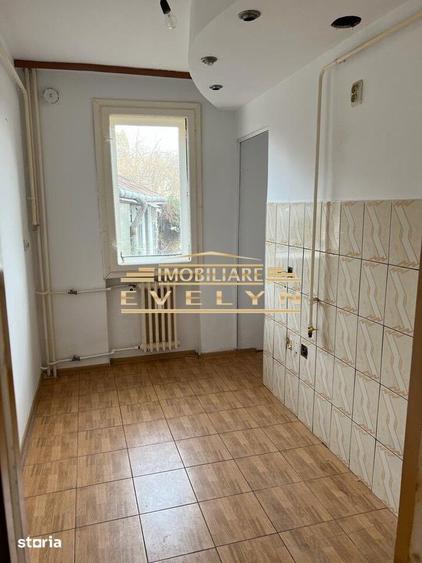 Casă cu 3 camere decomandat cu Teren 460 Mp în Central