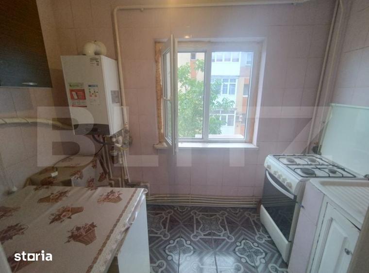 Apartament cu 3 camere decomandat în Craiovița Nouă