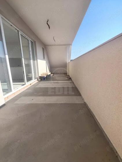Apartament cu 3 camere semidecomandat în Sud