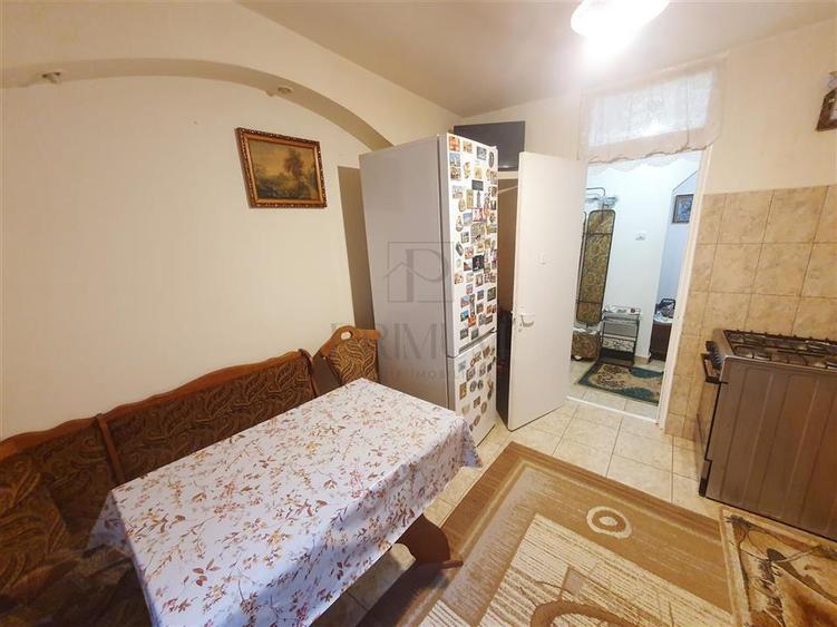 Apartament cu 3 camere decomandat în Girocului