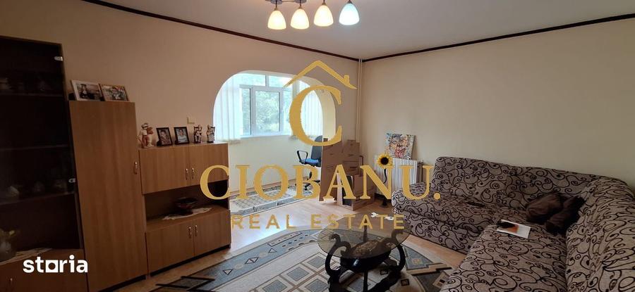 Apartament cu 3 camere decomandat, mobilat în Rovine