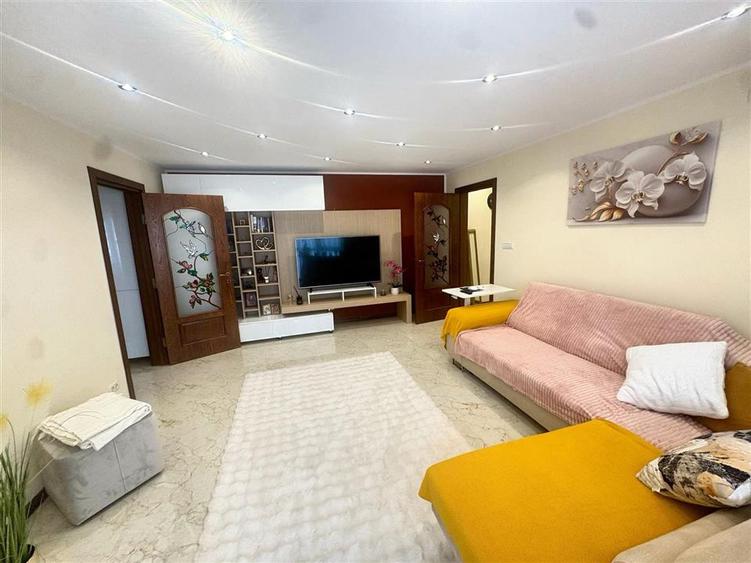 Apartament cu 2 camere semidecomandat, mobilat în Enachiță Văcărescu