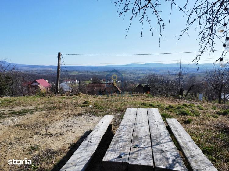 Teren de 2421 mp, în Mireșu Mare