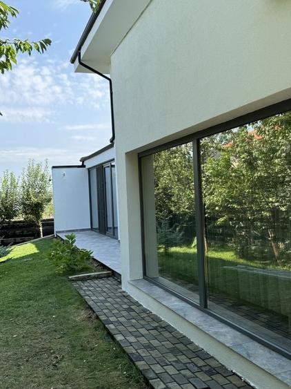 Casă cu 4 camere în Valea Lupului