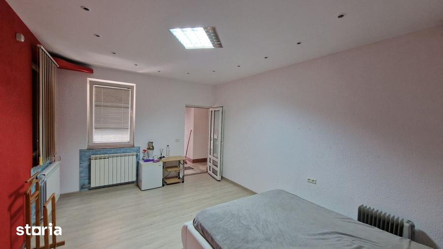 Casă cu 8 camere cu Teren 200 Mp în Sălaj
