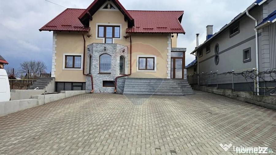 Casă cu 6 camere cu Teren 1000 Mp în Sfântu Ilie