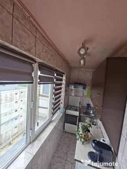 Garsonieră decomandată în Craiovița Nouă