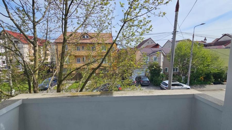 Apartament cu 4 camere decomandat, mobilat în Ștrand