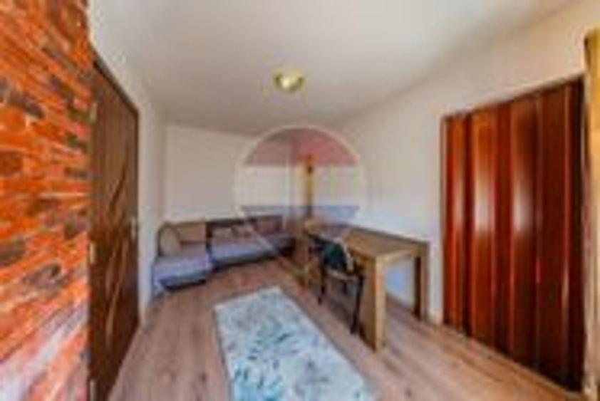 Apartament cu 2 camere semidecomandat, mobilat în Intim