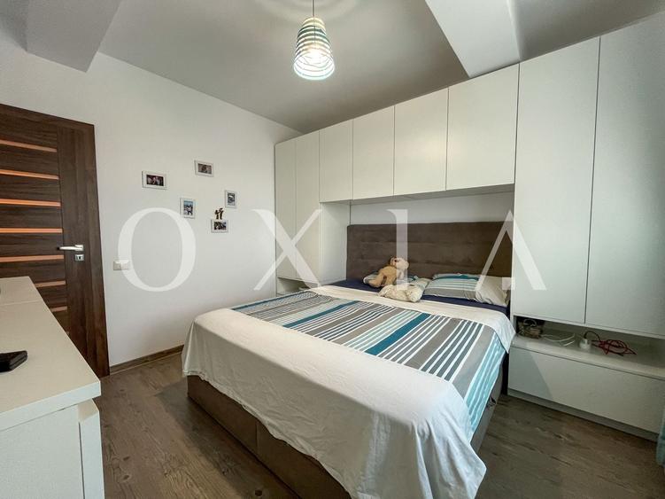 Apartament cu 3 camere semidecomandat, mobilat în Girocului