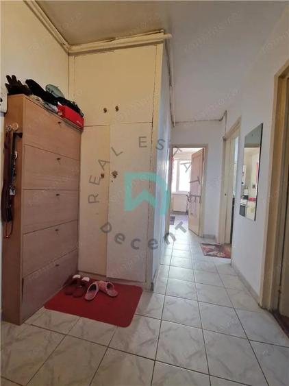 Apartament cu 3 camere decomandat în Astra
