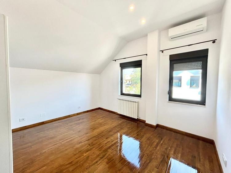 Casă individuală cu 7 camere cu Piscina în Iancu Nicolae
