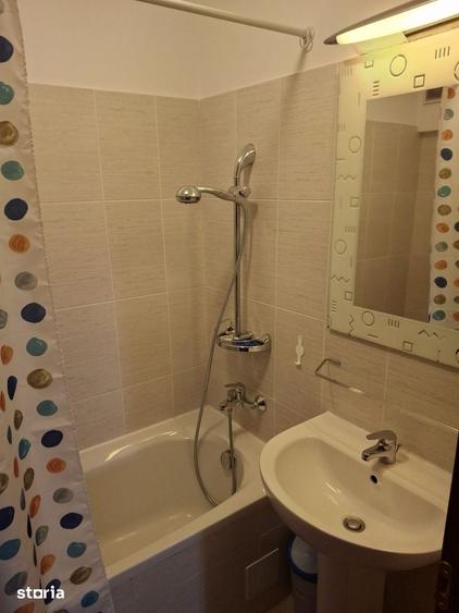 Apartament cu 3 camere decomandat în Pajura