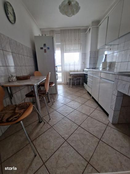 Apartament cu 3 camere decomandat în Exterior Vest