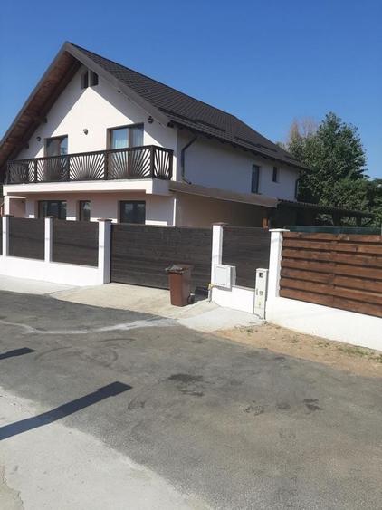 Casă cu 4 camere cu Teren 500 Mp în Păulești