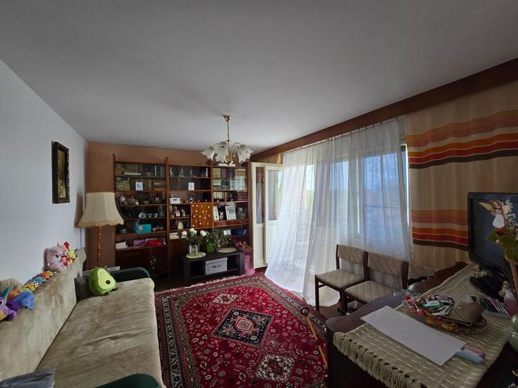 Apartament cu 4 camere decomandat, mobilat în Circumvalațiunii