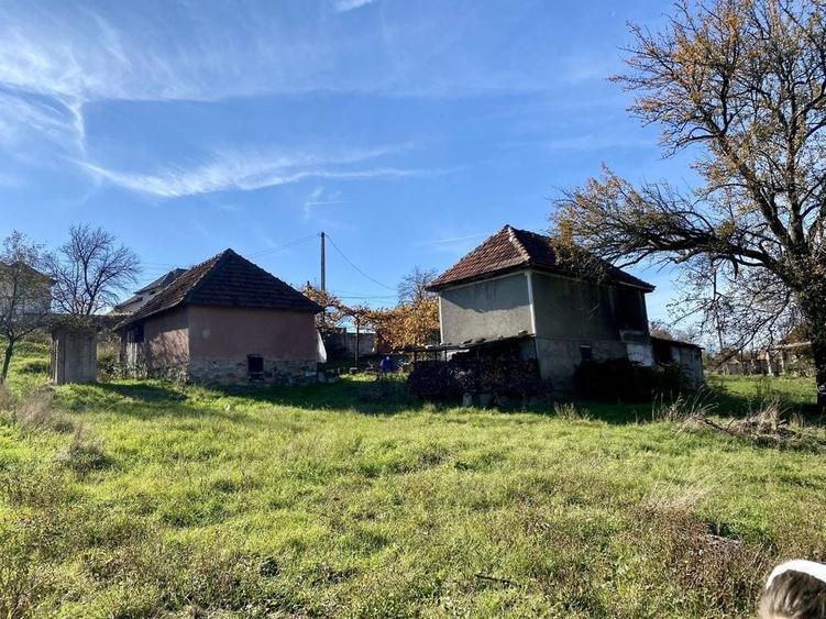 Casă cu 4 camere cu Teren 3400 Mp în Cornițel