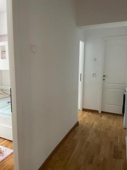 Apartament cu 3 camere semidecomandat în Colentina