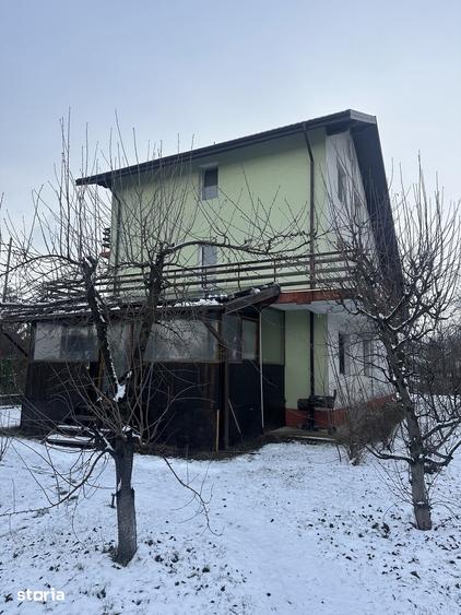 Casă cu 8 camere decomandat cu Teren 1000 Mp în Cornu