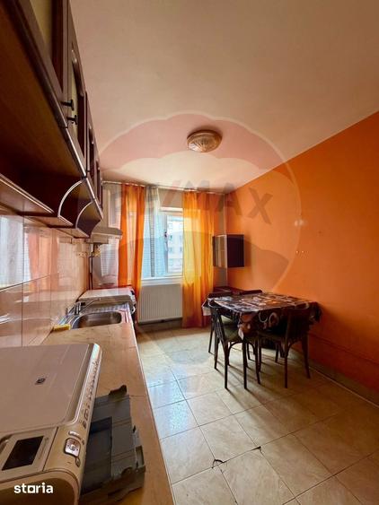Apartament cu 3 camere semidecomandat în Central