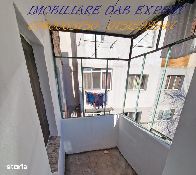Apartament cu 3 camere în Micro 17