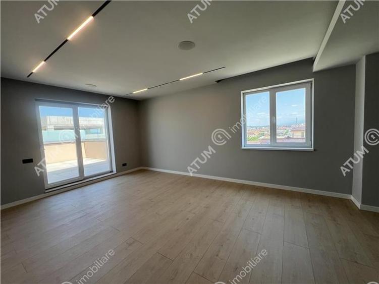 Apartament cu 3 camere decomandat în Exterior Vest