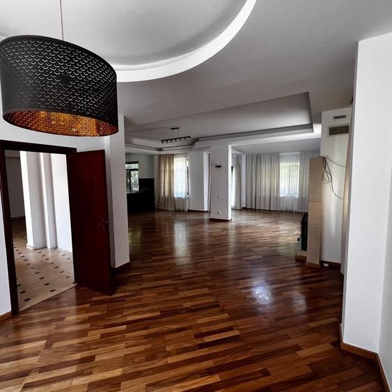 Casă cu 6 camere cu Canalizare în Iancu Nicolae