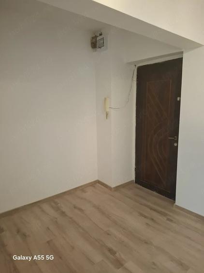 Apartament cu 3 camere decomandat în Alexandriei