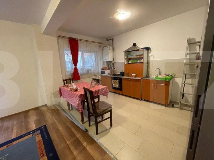 Apartament cu 3 camere semidecomandat, mobilat în Europa