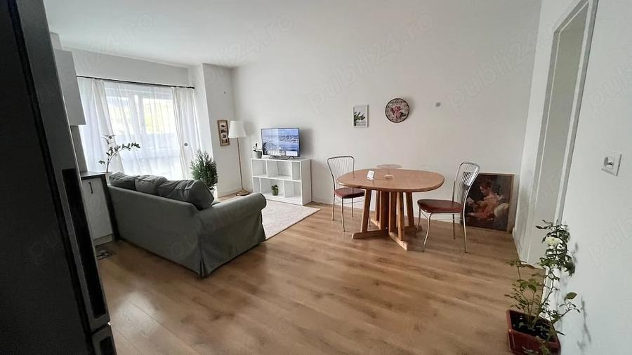 Apartament cu 3 camere decomandat în Central