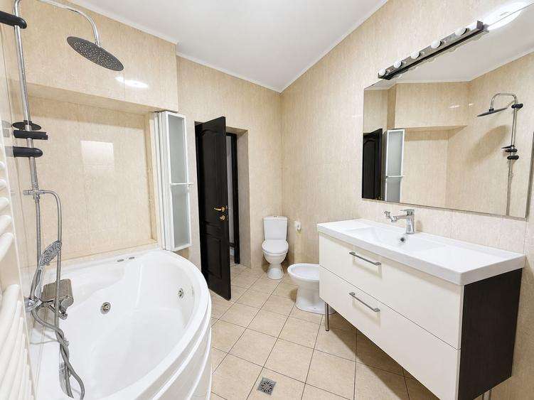 Casă individuală cu 4 camere cu Teren 234 Mp în Central
