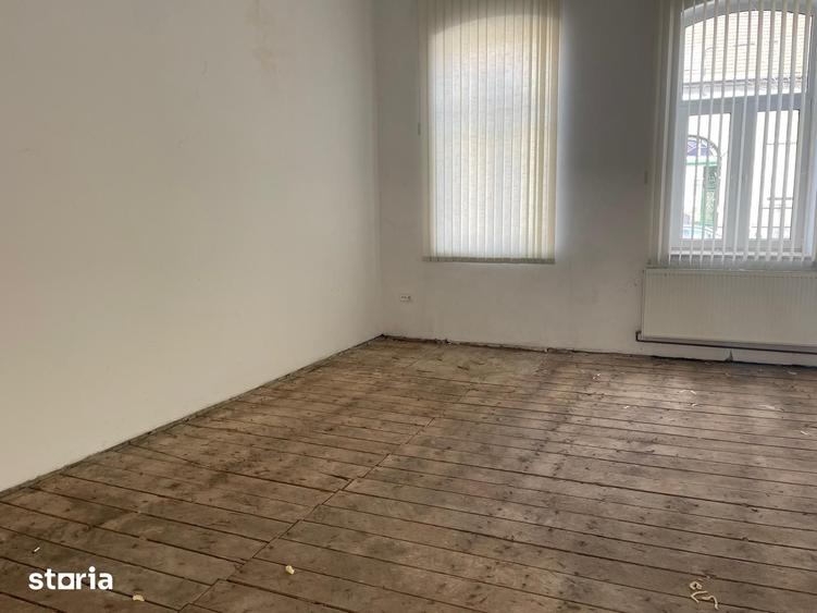 Apartament cu 5 camere în Orașul Nou